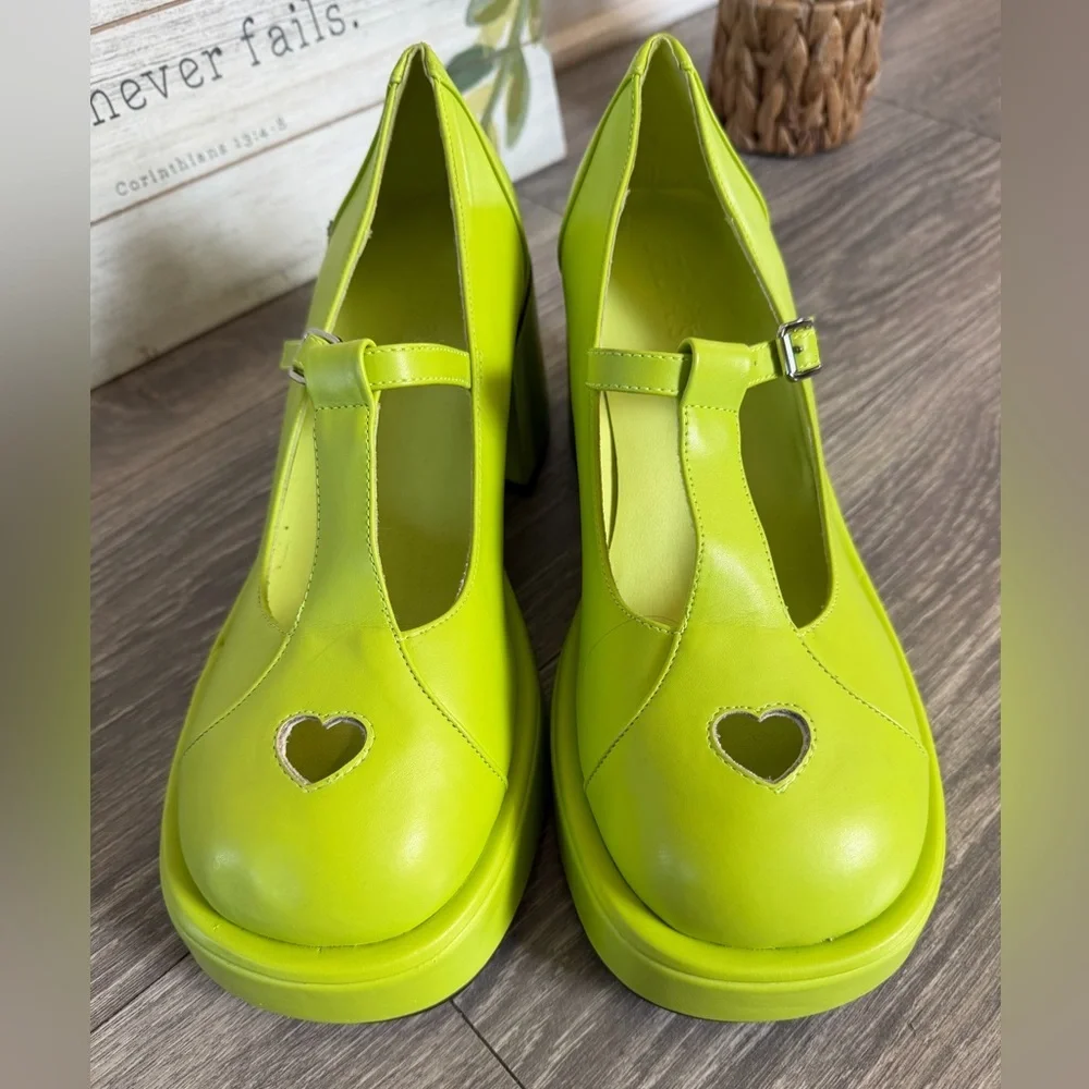 dELiA*s vibrant lime